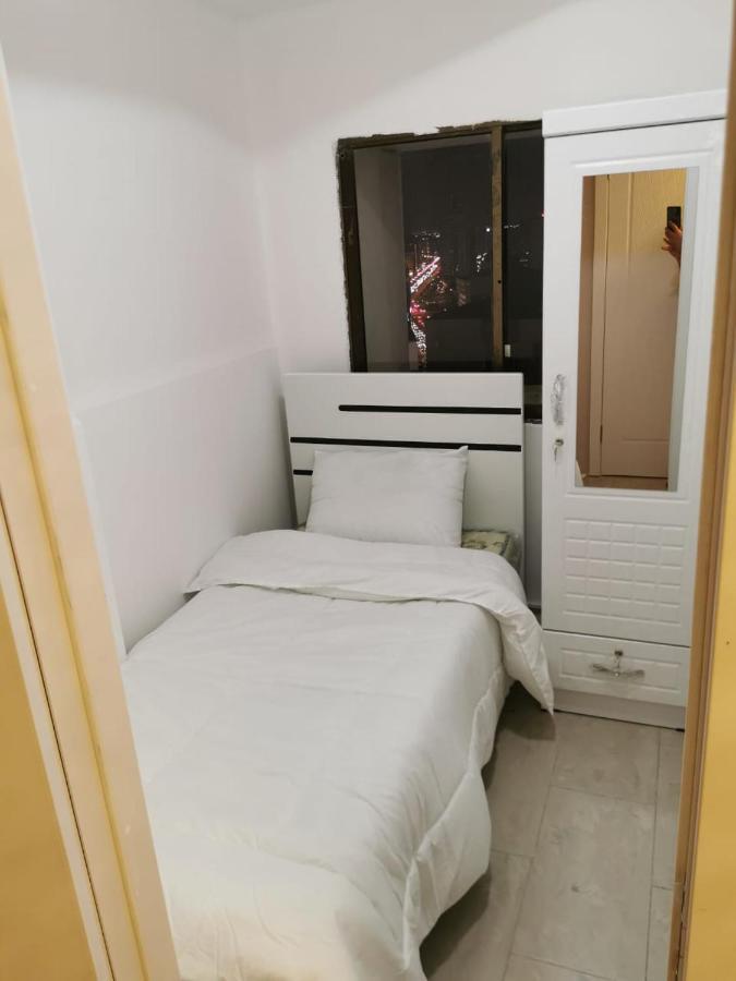 Cloud9 Hostel Dubai Bagian luar foto